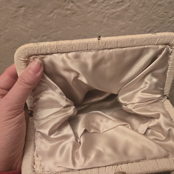 Vintage 60s Crochet Top Handle Handbag Ivory Kiss Lock - Picture 7 of 7